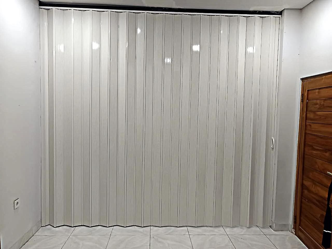 folding door detail - Sharp Point Bali